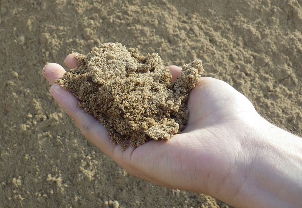 Характеристики и сферы применения горного песка